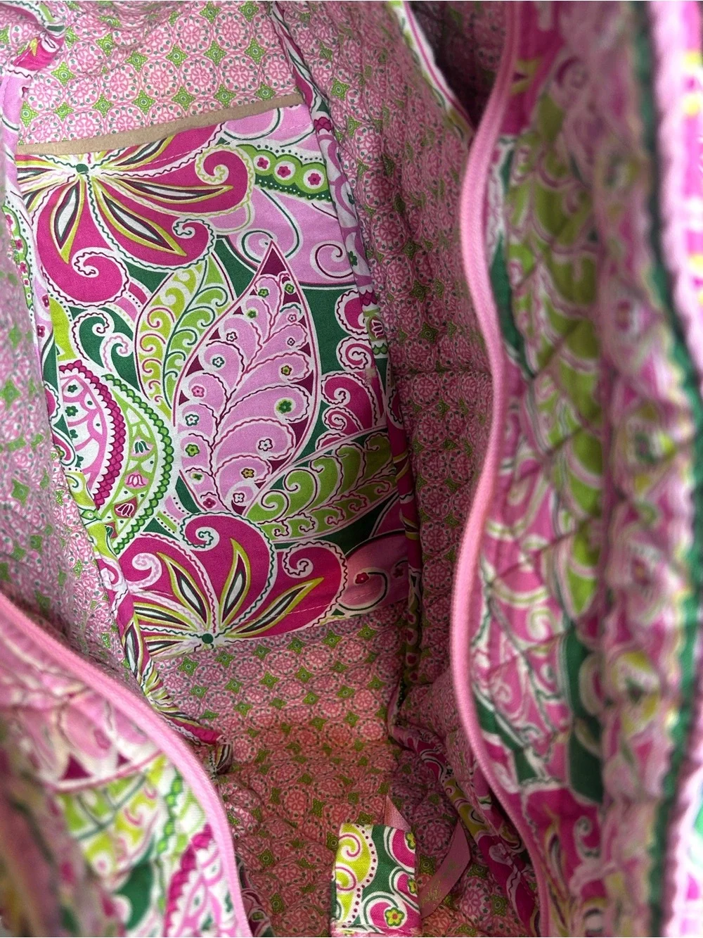 Vera Bradley Retired Rare Pinwheel Pink Super Tote 16H x 18W x 8D - Picture 6 of 10